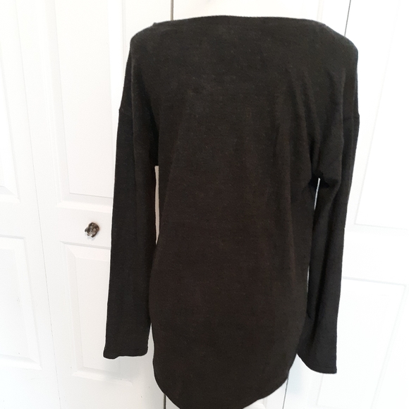 Felina Crew Neck Top - Picture 3 of 11